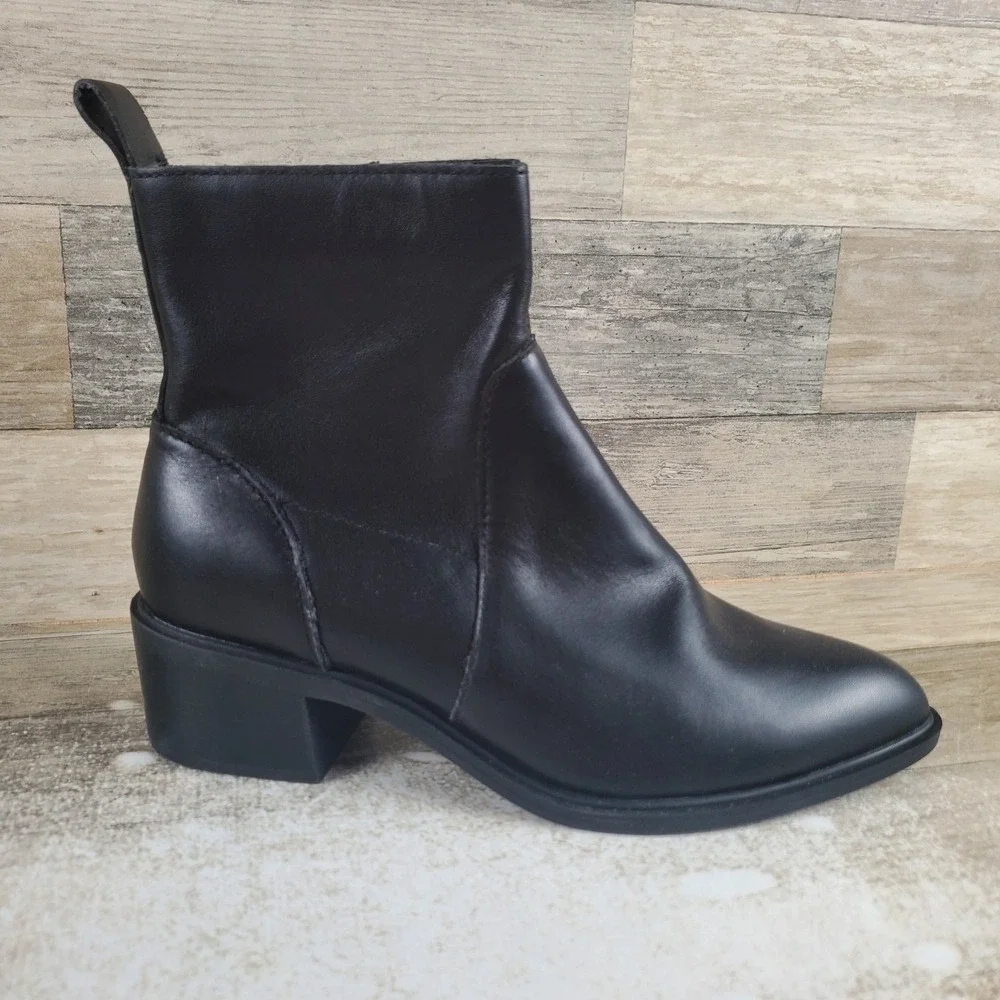 Dolce Vita Bryson Womens Bootie Sz 8.5 W Black Leather Point Toe Zip Ankle